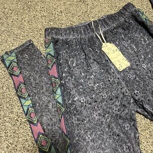 NWT - Honey Belle - Blue floral shape open lace legs summer beach lined pants SM